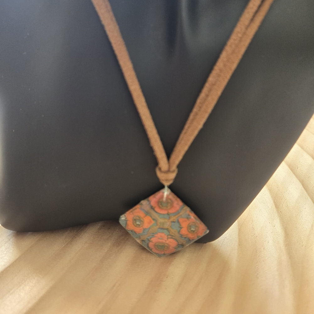 Vintage Liz Claiborne Bohemian Brown Suede Necklace With Floral Pendant - Picture 2 of 6